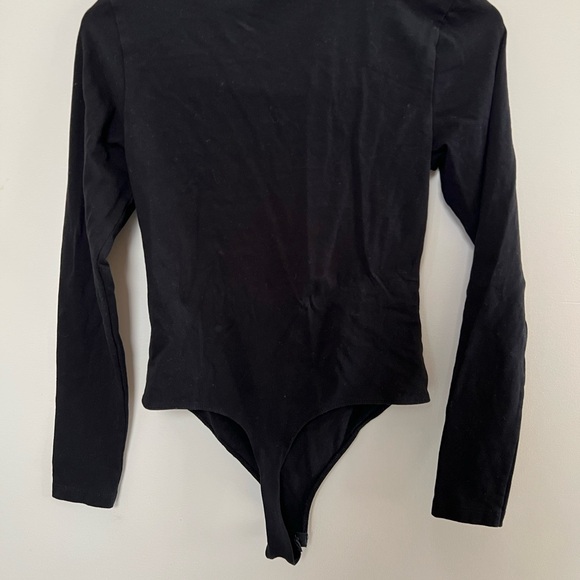 ASOS long sleeve bodysuit with cut out - Picture 3 of 3